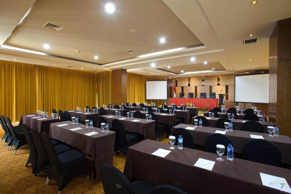 Horison Ultima Semarang Exterior foto