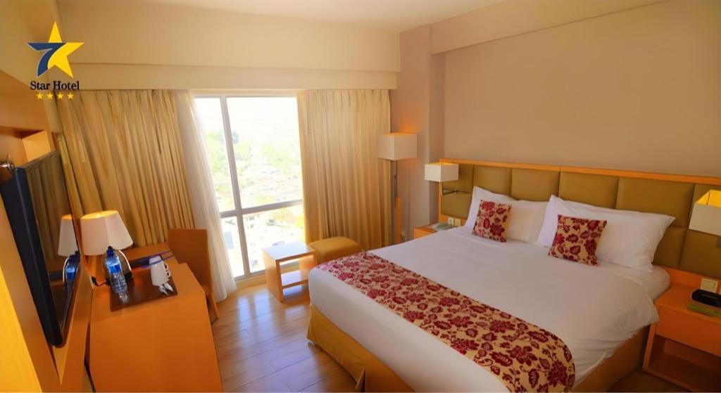 Horison Ultima Semarang Exterior foto